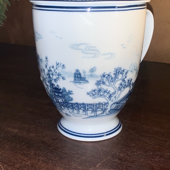 Minh Long  Chinoiserie footed coffee cup with lid - Picture 2 of 9